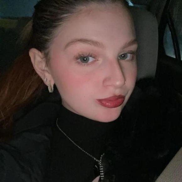 Meet your Posher, Madison - Picture 1 of 1